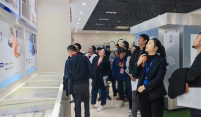 同谋发展谱新章  摇撸振臂再启航